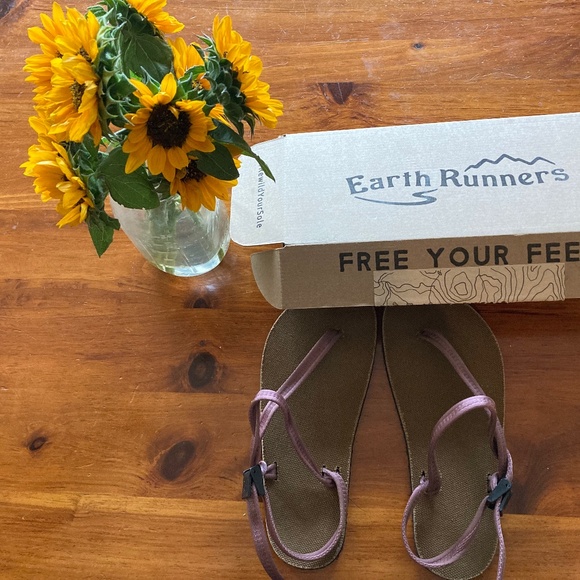 Earthrunners Circadian Sandals - Picture 1 of 4